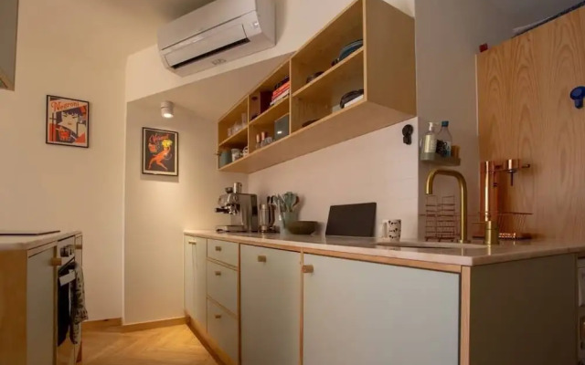 Alegr0 · 60s Chic Central Apartment w/ Garden