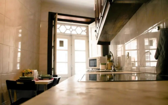 Renovated Feb22 Clerigos Cozy Balcony with self check in