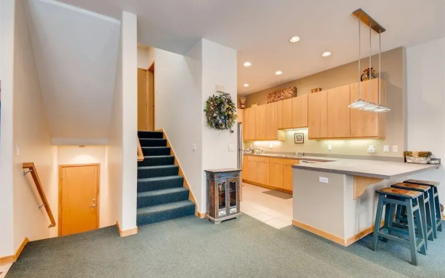 1-1220 Lionsridge Loop 3B