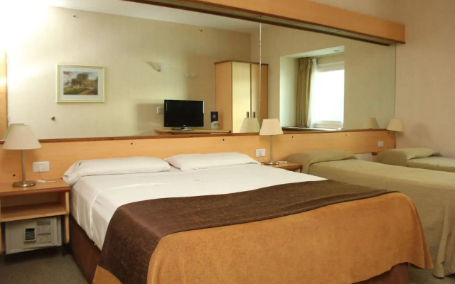 Aeroparque Inn and Suites