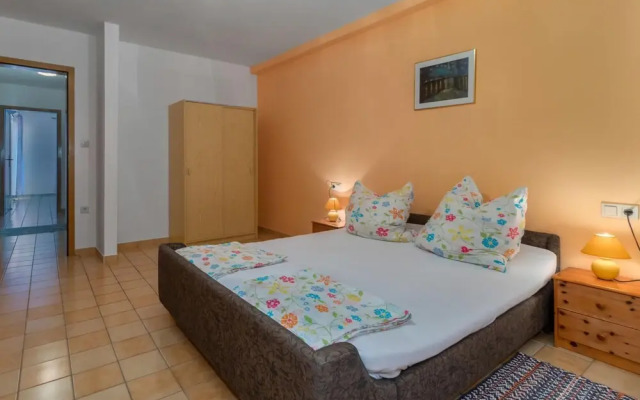 Amazing Apartment in Klenovica With Wifi and 2 Bedrooms