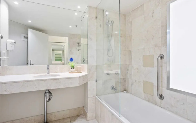 Ocean View Surfers Paradise Studio Suite