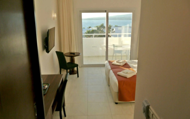 Theo Sunset Bay Hotel