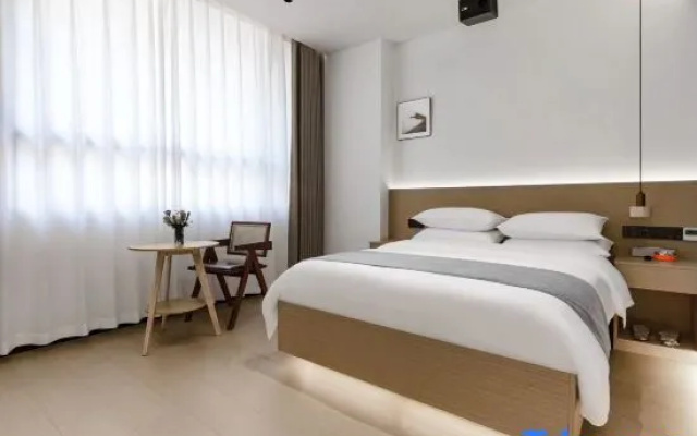 Zhongxian Manchester City Smart Hotel