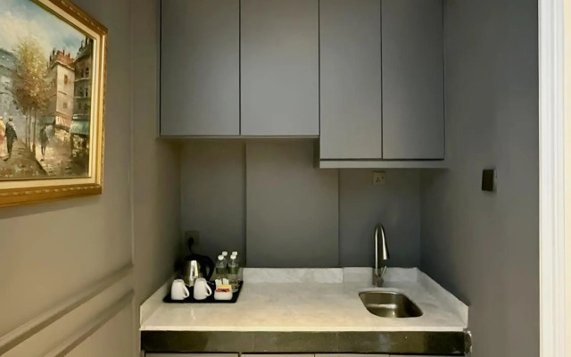 Grand Eska Hotel & Suite