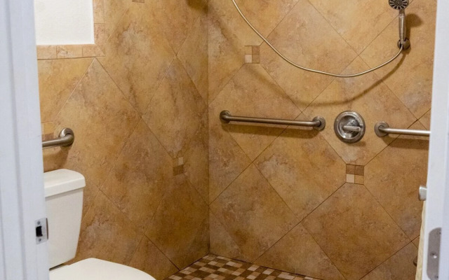 Rodeway Inn & Suites Colton - Riverside