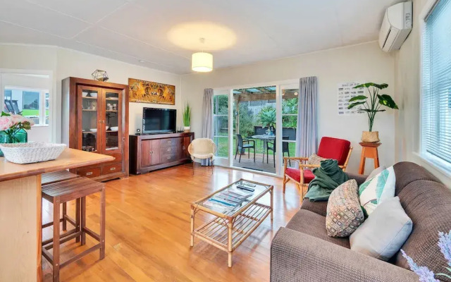 Sunny Grey Lynn Holiday Home