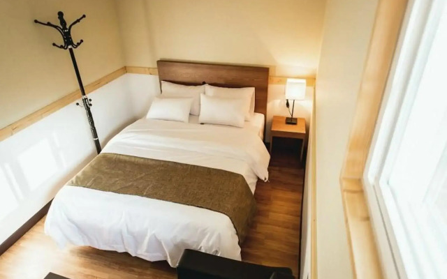 Nami Island Rivermoon Spa Pension