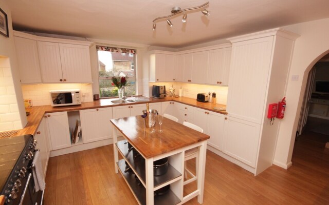 Wellsway House - Stylish Townhouse