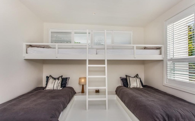 A Summer Resort – Guest Rooms – Byron Bay
