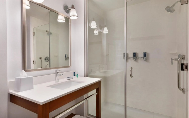 Four Points by Sheraton Fargo Medical Center