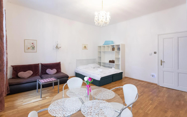 Central Garden Apartments