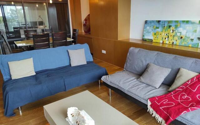Heaven in city with full seaview 2 cozy BR BAY 21 – Guest Rooms – Kota Kinabalu