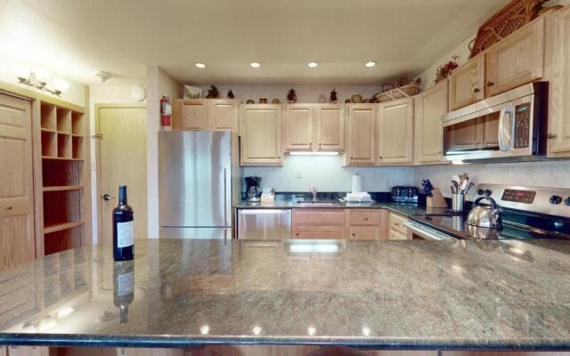 Laurelwood Condominiums Studio Premier Unit 306