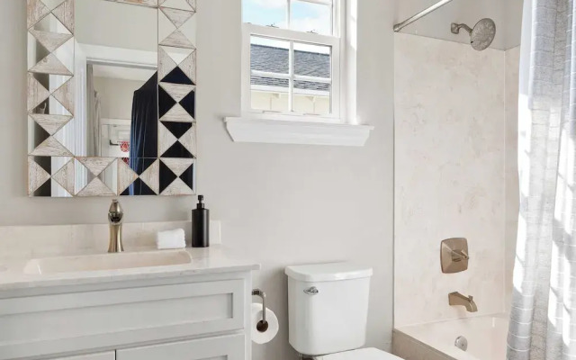 Sleeps 18! Private Pool, Hot Tub, Near Beach Miramar Dream House by Avantstay