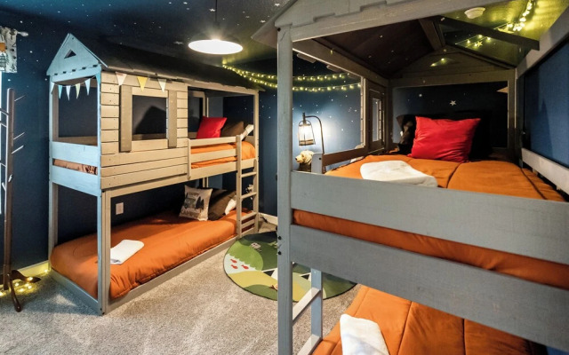 Storey Lake 10br Lakeview Home 4165