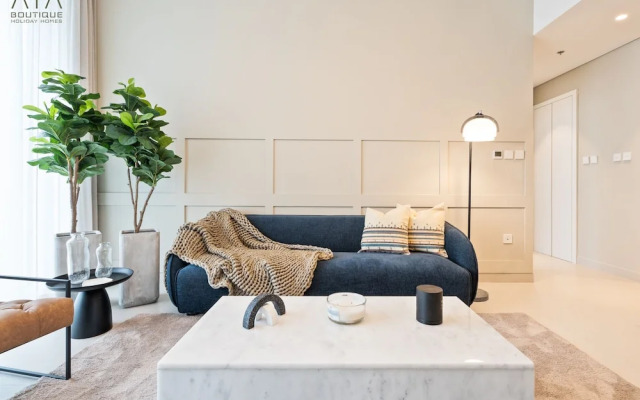 Aya - Elegant 1BR Apartment With Balcony and Creek Views