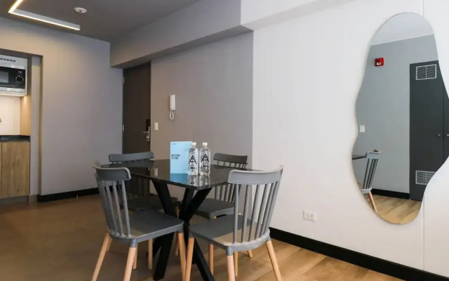 w Resplendent 2BR w Great Balcony in San Isidro