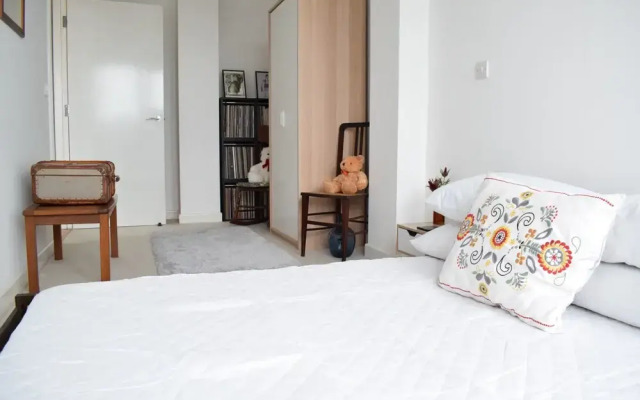Bright 1 Bedroom Flat in Limehouse