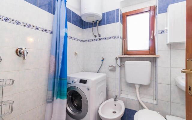 Awesome Apartment in Valbandon With 1 Bedrooms and Wifi