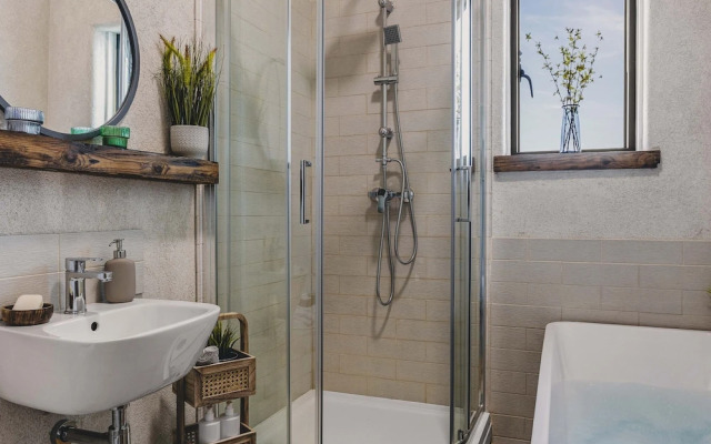 Heron House - Luxury Grand Designs Eco-home
