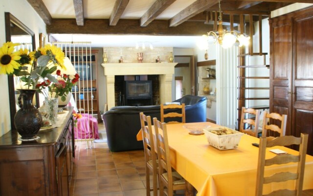Cozy Holiday Home in Villefranche-du-Perigord with TV