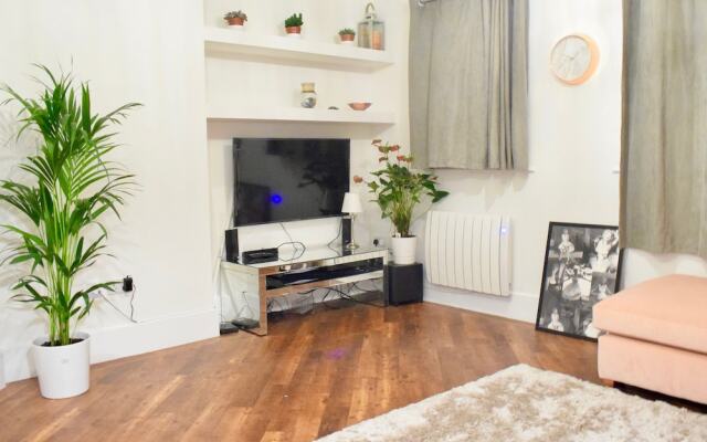 Refurbished 2 Bedroom Flat in Haggerston