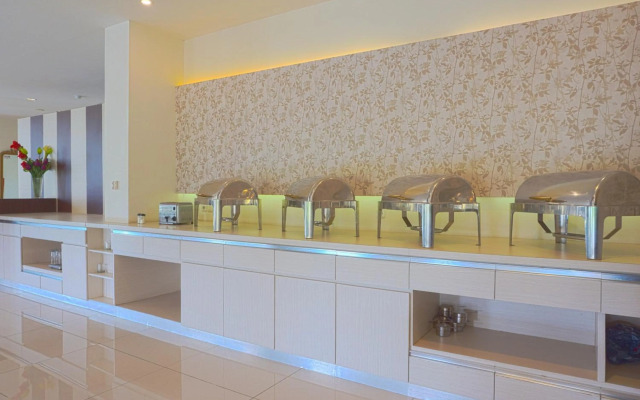 RedDoorz Plus At Grand Sayang Park Hotel Makassar