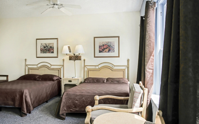 OYO Cameron Historic Hotel Brownsville I-69E