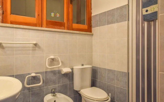 Beautiful Apartment in Gaggi With Wifi and 4 Bedrooms