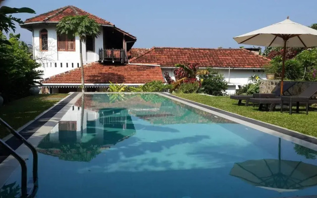 Robin Hill Suites