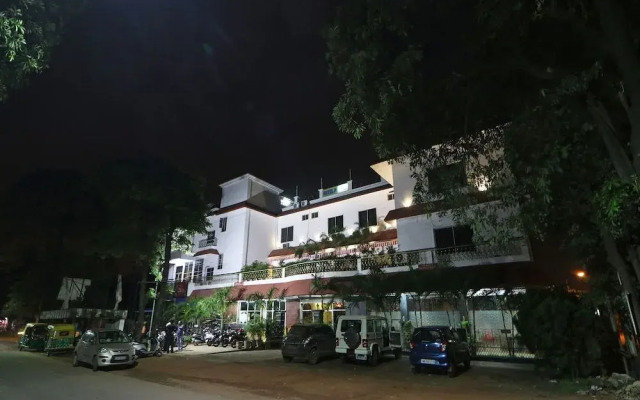 OYO 17111 Hotel Pritika
