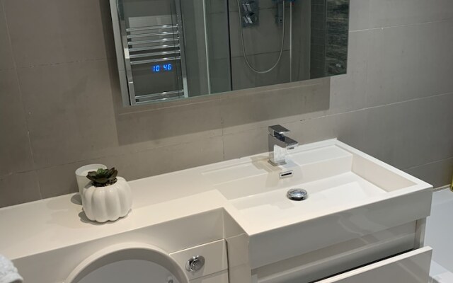 Charming 2-bed Apartment in Kingston Upon Thames