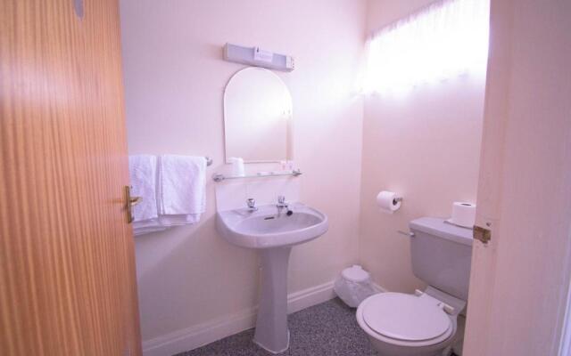 Pinegrove Hotel