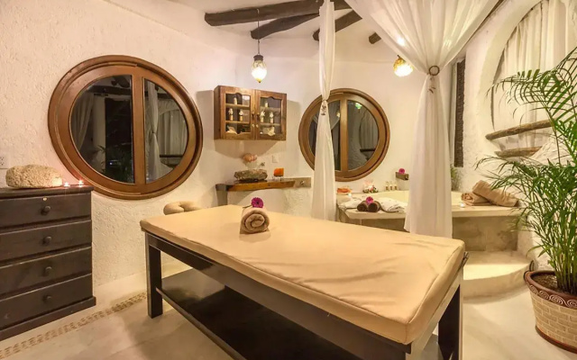 Beachfront Hotel La Palapa - Adults Only