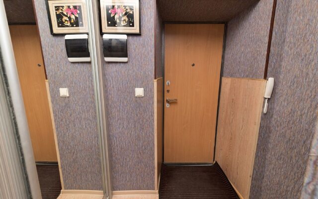 Etazhi Na Malysheva 4B Apartment