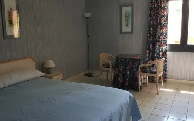 Village Club Yravals