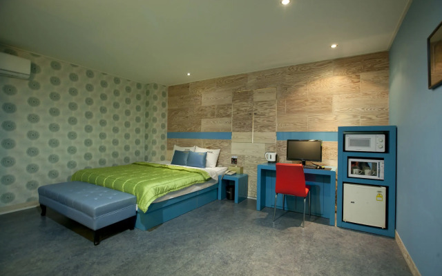 Max Motel