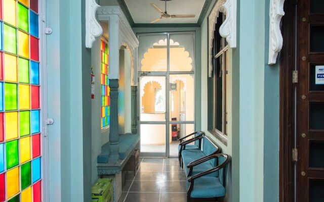 OYO 14119 Hotel Manwar