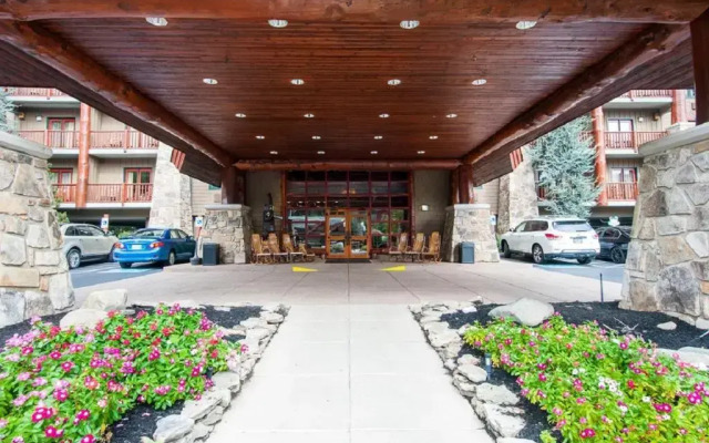 Bearskin Lodge on the River