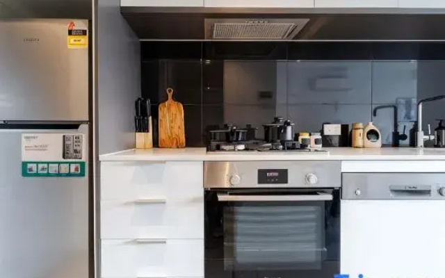 Cozy 1BR Apt Walk to Swinburne & Glenferrie Rd