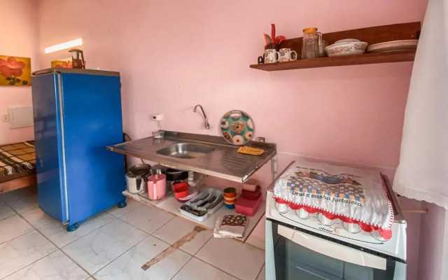 Kitnet completa a 800m da Praia