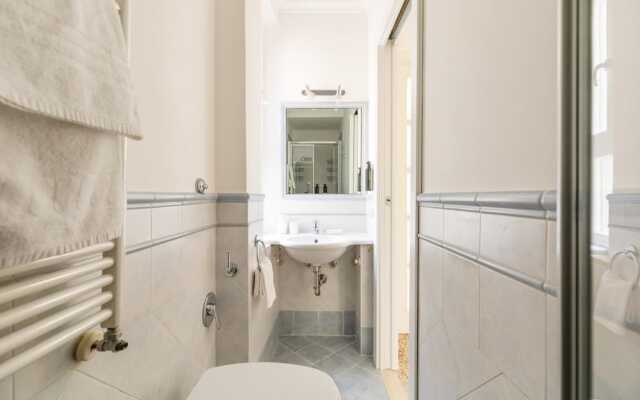 Bright And Spacious Family Apartment In Parioli