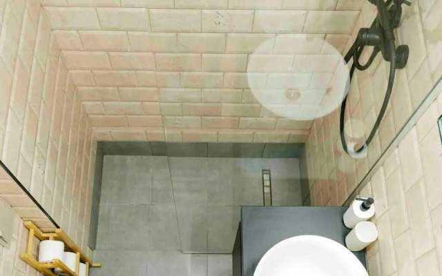 Sunny 2BR Flat-Top Location-Amazing Views