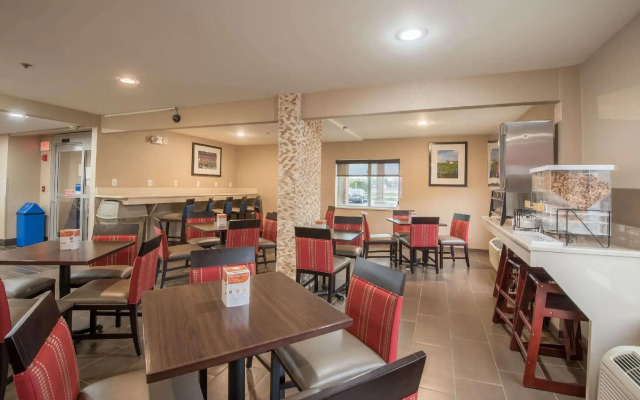 Clarion Pointe Racine - Mount Pleasant