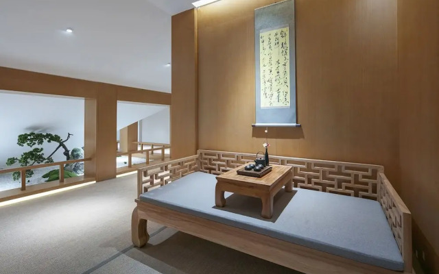 Qianna Yingtang Hotel