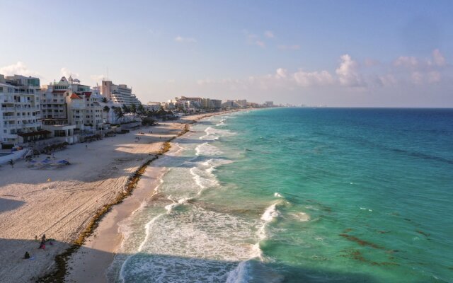 CHIC- Newly Renovated 1 BDR at the best beach