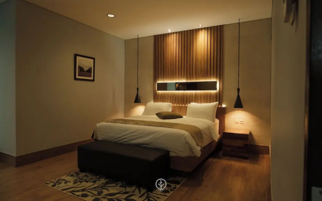 Radiance Hill View 10BR Villa with a Private heated swimming Pool