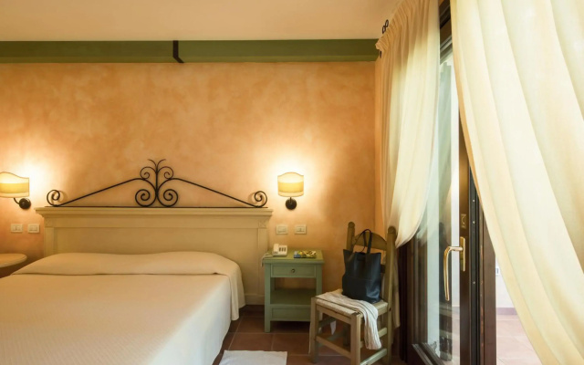 Lantana Resort Hotel & Apartments