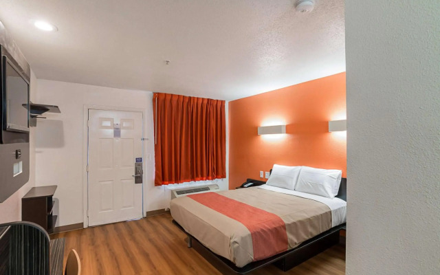 Motel 6 Grand Prairie, TX - Near Six Flags Drive